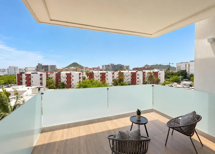 Aparthotel Eureka - 3br, Hot Tub, 2 Blocks From Cabo San Lucas
