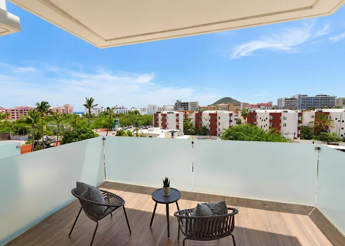 Aparthotel Eureka - 3br, Hot Tub, 2 Blocks From Cabo San Lucas